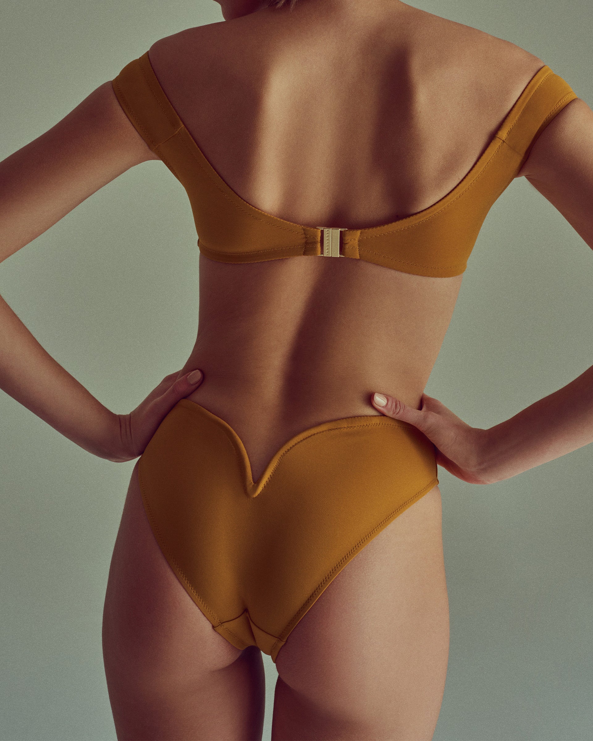HIGH WAIST ECLIPSE